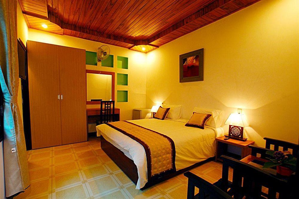 Flower Garden Homestay Хойан Экстерьер фото