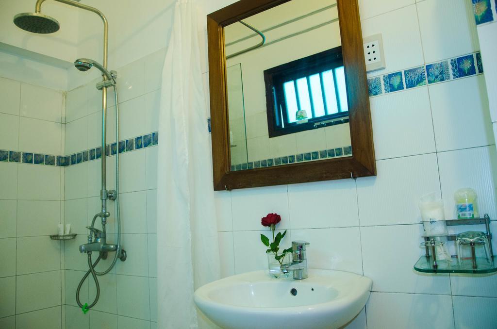 Flower Garden Homestay Хойан Экстерьер фото