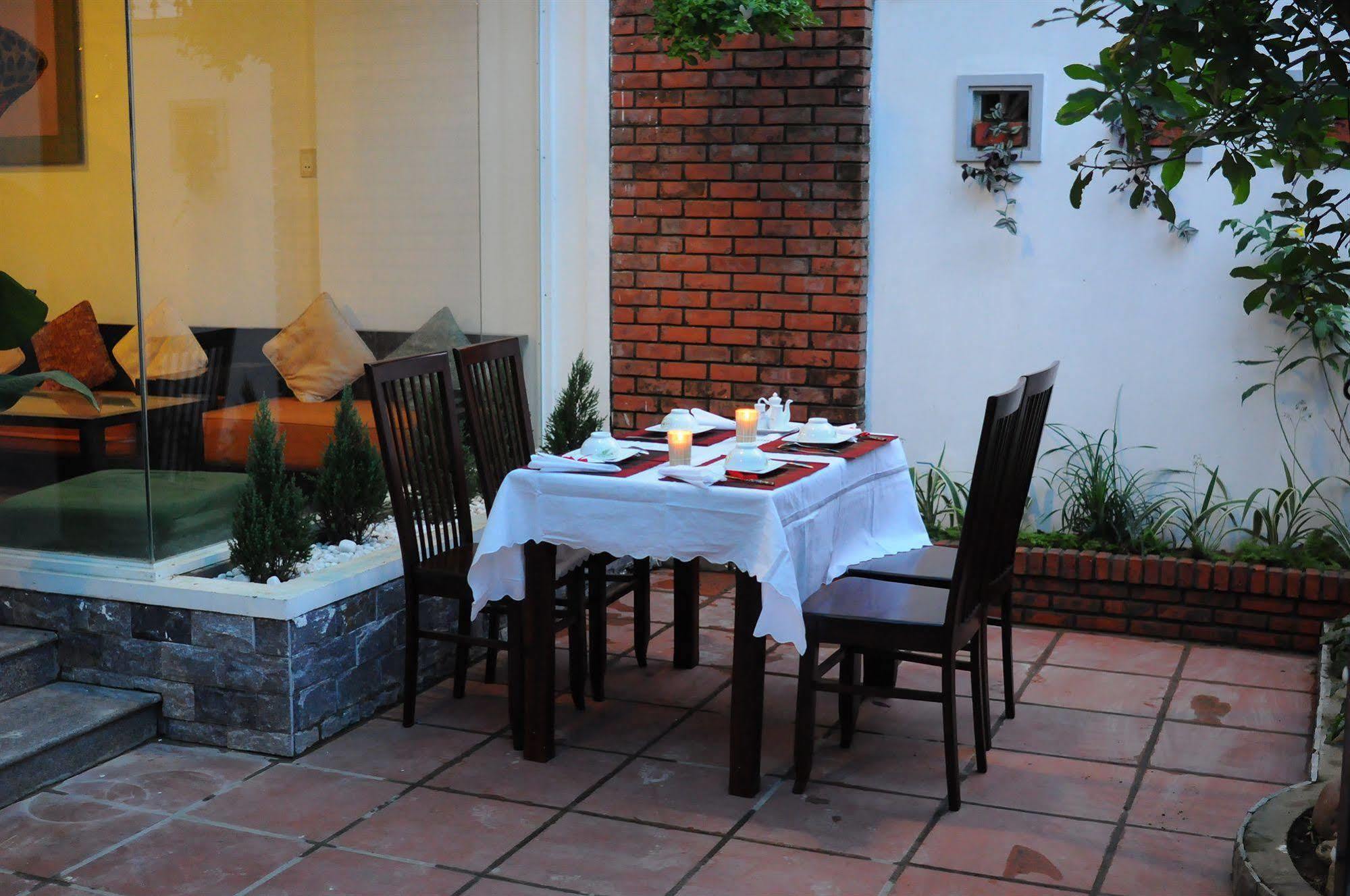 Flower Garden Homestay Хойан Экстерьер фото