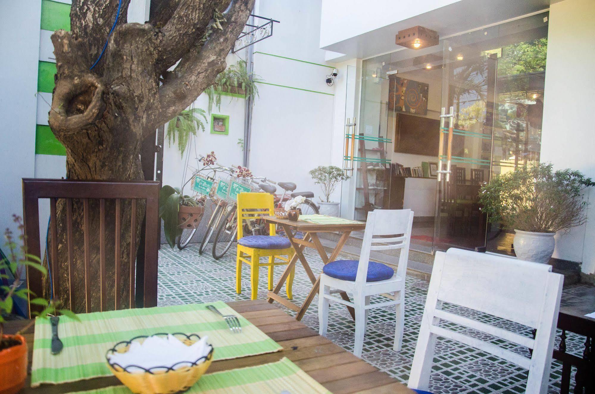 Flower Garden Homestay Хойан Экстерьер фото