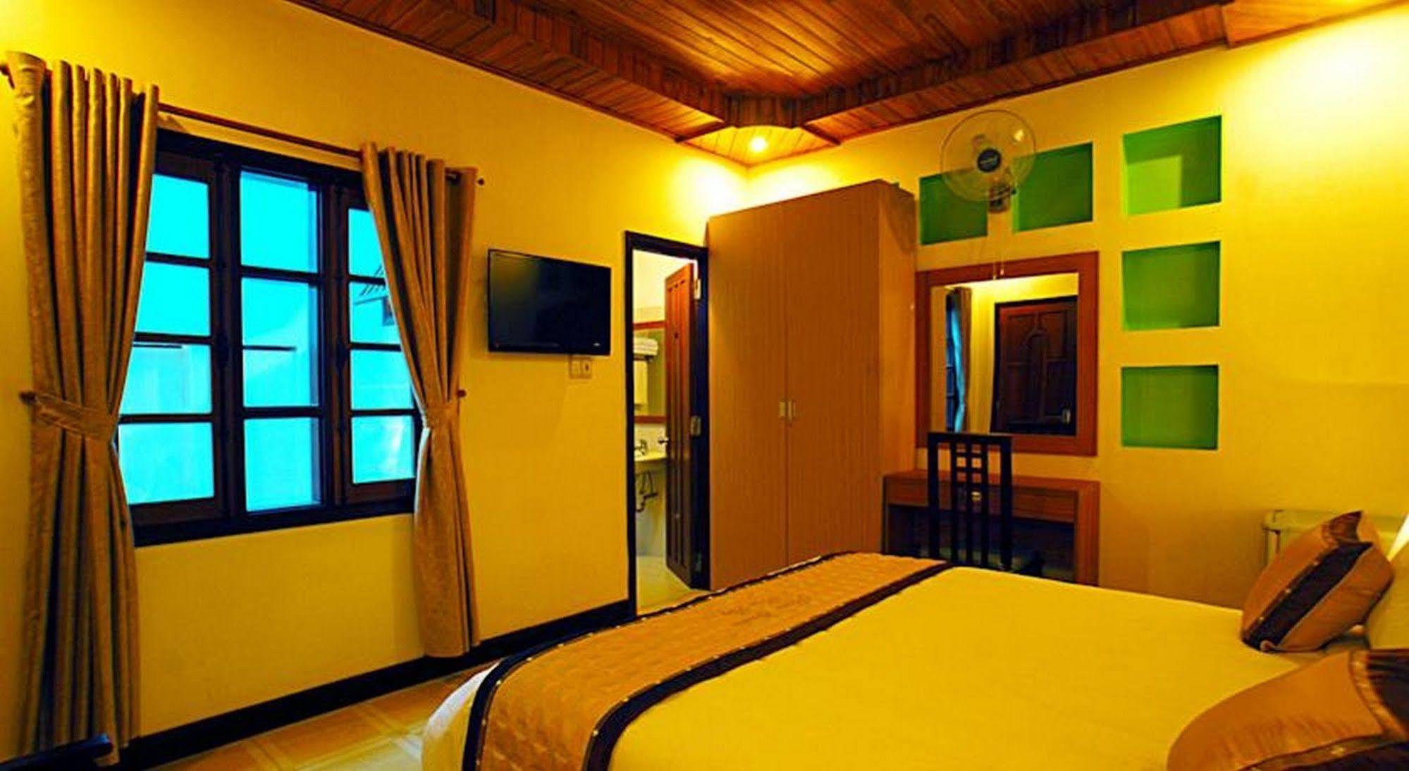 Flower Garden Homestay Хойан Экстерьер фото